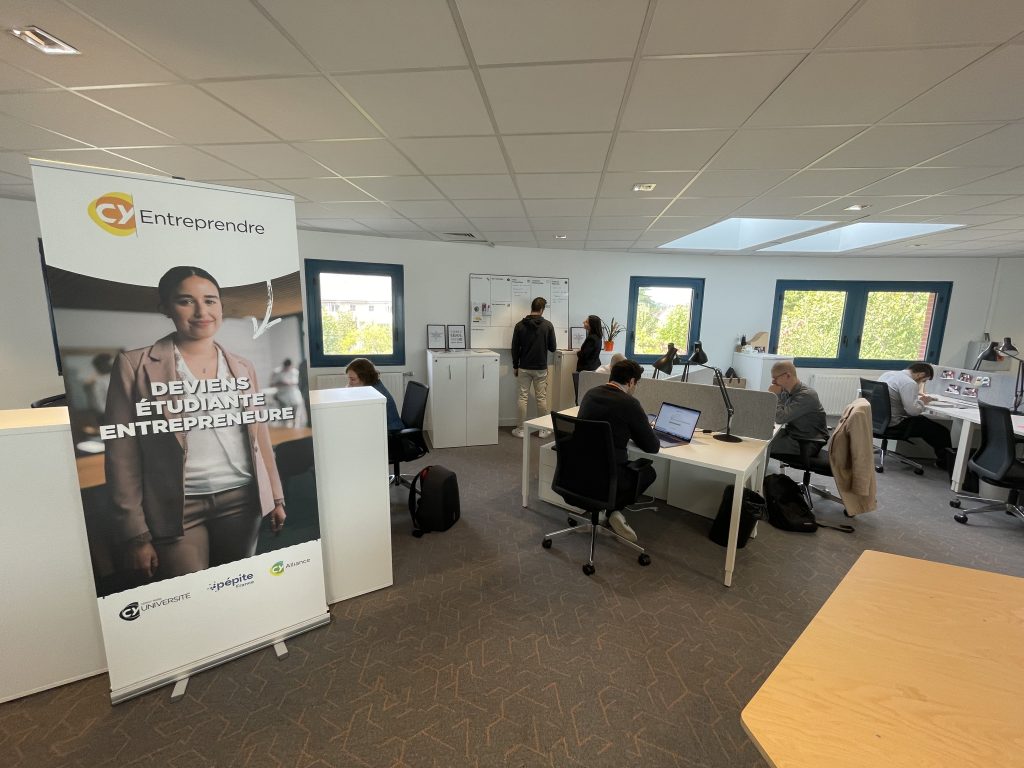 CY Entreprendre - Espace de coworking destiné aux Etudiants Entrepreneurs